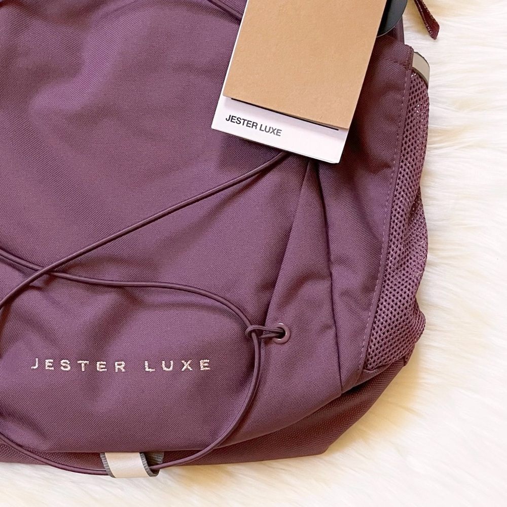 The North Face Women’s Jester Luxe 27 Liter Backpack In Midnight Mauve - Picture 2 of 7